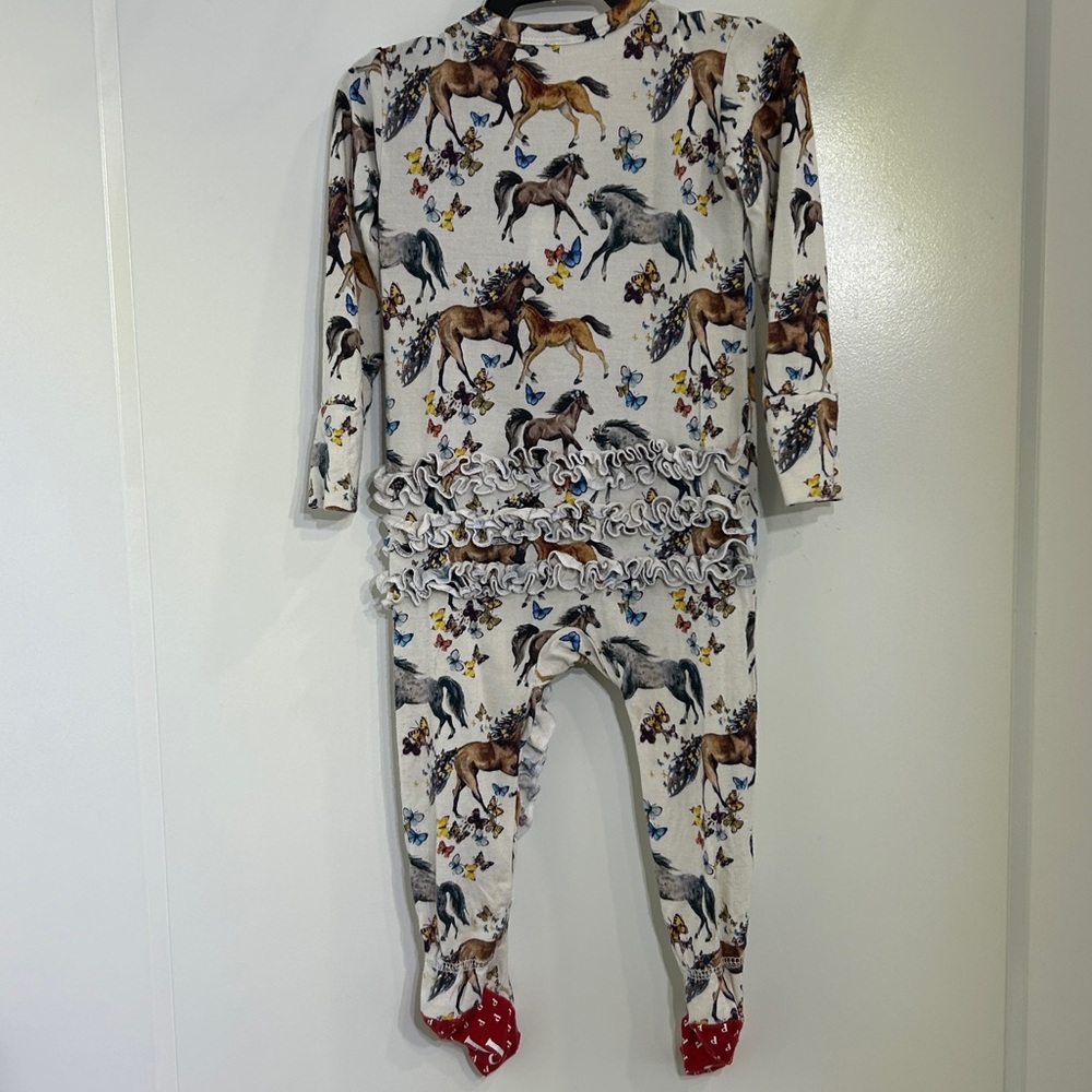Posh Peanut Equestrian Horse Graphic Ruffled Bamboo Footie |Size 6-9 months - Picture 5 of 12